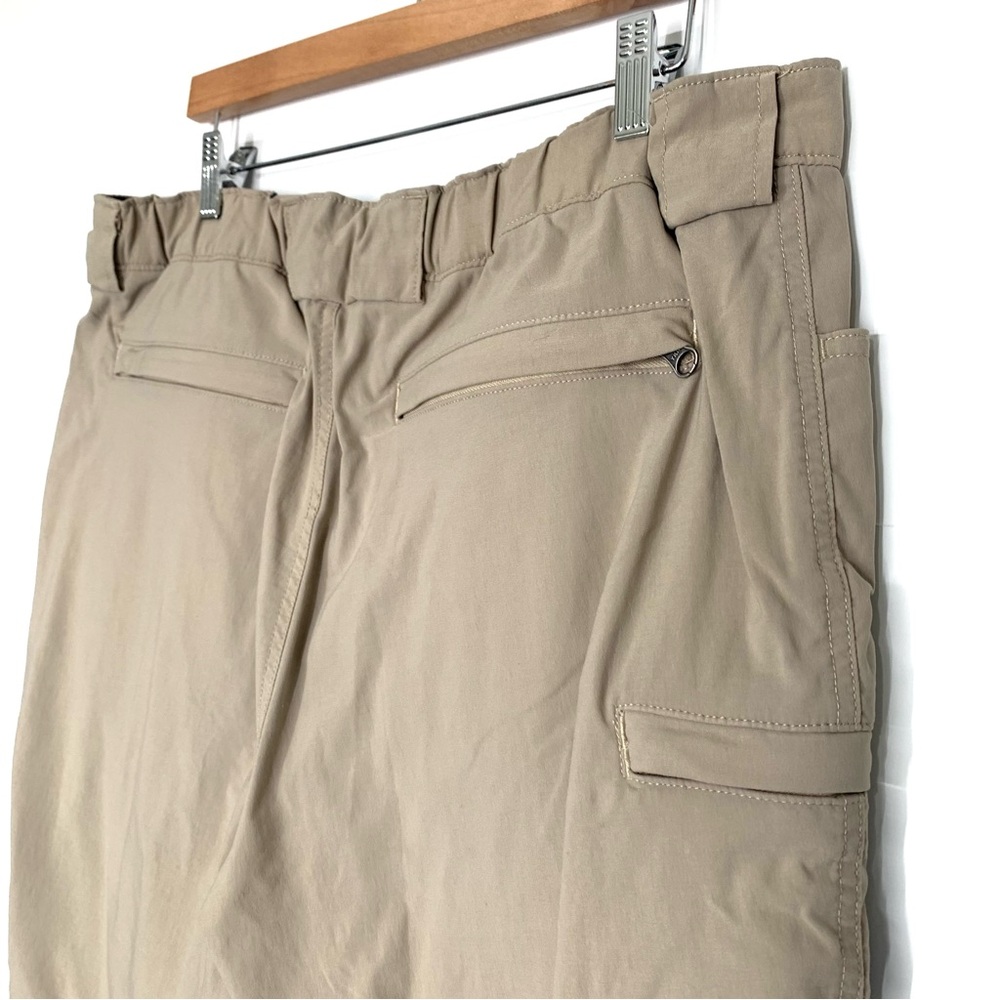 Duluth Flex Dry on the Fly Cargo Shorts in Khaki Size Large 10” Inseam - Picture 2 of 11